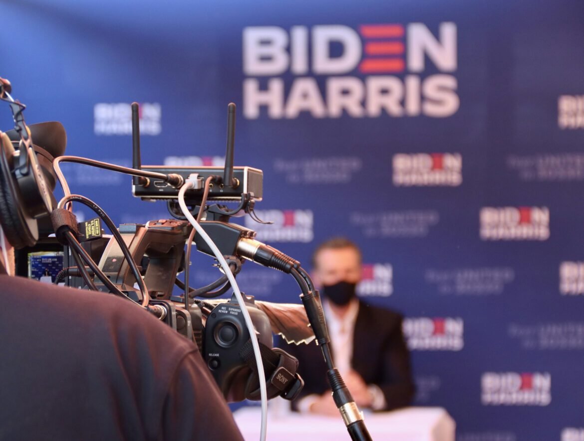 Bideno-Harriso administracija užbaigia taisyklę, kuria siekiama padidinti kompensacijos slenksčius už tinkamumą viršvalandžiams, taip padidindama milijonų darbuotojų apsaugą