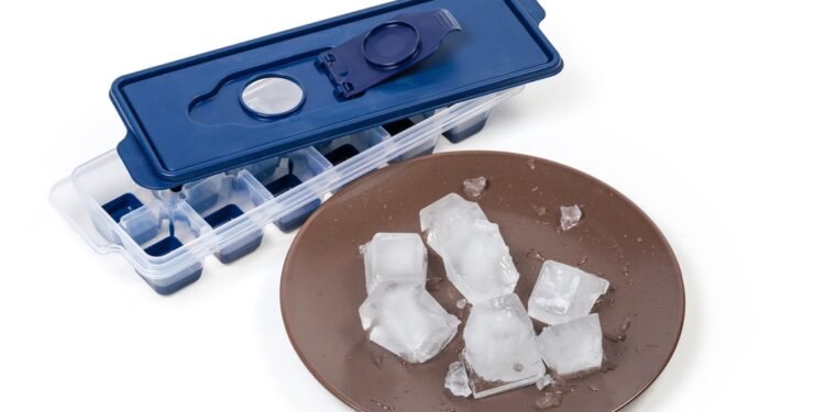 Kaip greitai ir lengvai išimti ledo kubelius iš formelės kiekvieną kartą