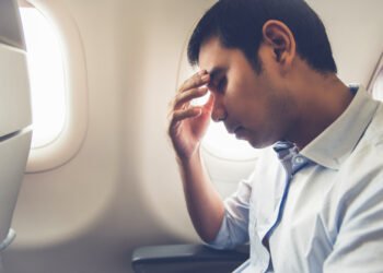 Kodėl nereikėtų miegoti, kai lėktuvas kyla arba leidžiasi