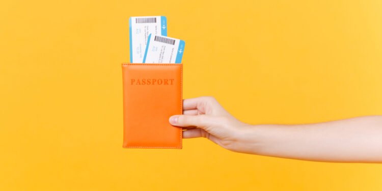 Lėktuvuose keleiviams pradėtos dalinti „geltonosios kortelės“: ką tai reiškia