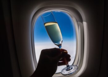 Gėrimas, kurį visada verta užsisakyti lėktuve