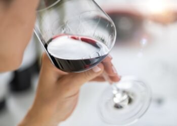 Etiketo specialistės teigimu, tik šiuo metu mandagu išeiti iš vakarėlio