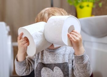 Genialus tualetinio popieriaus laikymo triukas mažoms erdvėms