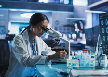 Mokslininkai teigia: mažiau miegodami galite jaustis laimingesni