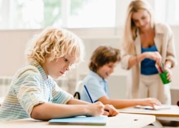 Mokytoja paprašė mokinių nupiešti, už ką jie dėkingi – vieno mokinio atsakymas sujaudino visus