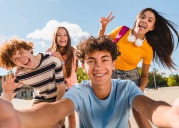 Ar kada susimąstėte, kodėl 11 ir 12 nepriskiriami „paaugliams“?