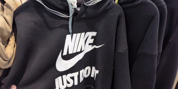 Netikėta „Just Do It“ šūkio kilmė: kaip gimė legendinis „Nike“ moto