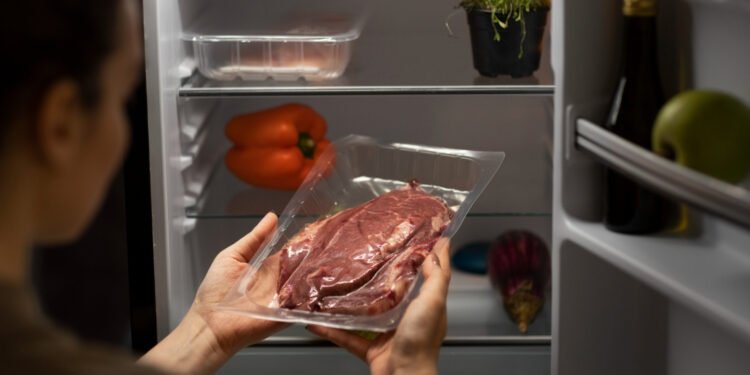 Kiek laiko galima laikyti mėsą šaldytuve ir šaldiklyje?
