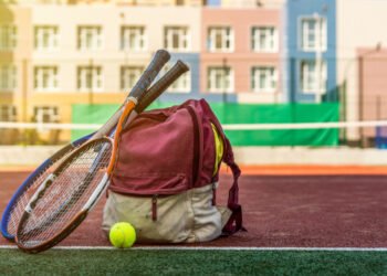 Kodėl rankiniame bagaže visada verta turėti teniso kamuoliuką