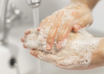 Jei pamirštate nusiplauti rankas po sąlyčio su pinigais – štai kodėl turėtumėte to nedaryti