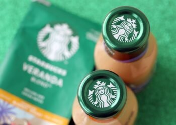 Daugeliui nežinomi faktai apie „Starbucks“ dideles latte kavas