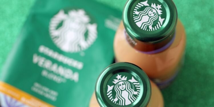 Daugeliui nežinomi faktai apie „Starbucks“ dideles latte kavas