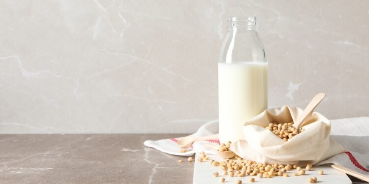 Štai kodėl kanadiečiai pieną pila iš maišelių