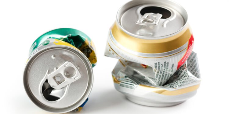 Kodėl prieš rūšiuojant nereikėtų suspausti aliuminio skardinės