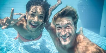 Kaip paversti telefoną povandenine kamera prieš artėjančias atostogas