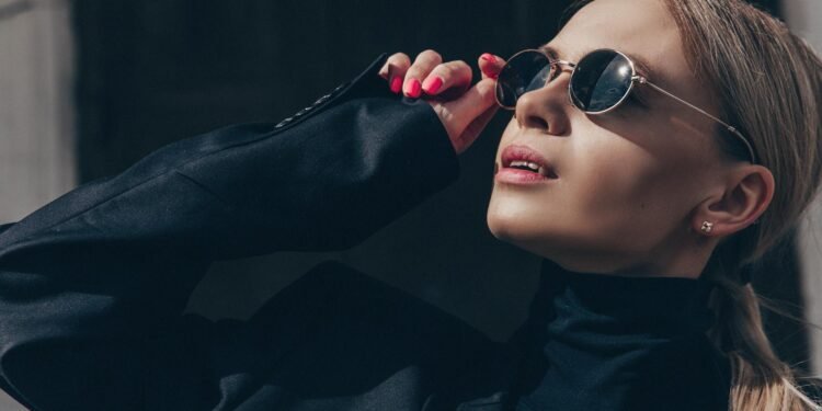 Kodėl akiniai nuo saulės reikalingi net debesuotą dieną