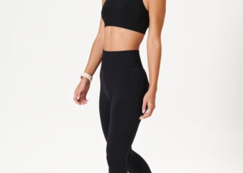 Nesiglamžantys ir patogūs: mano mėgstamiausi sportiniai liemenėlės ir tamprės