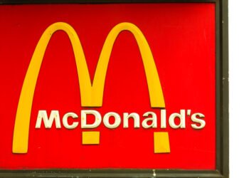Tikroji priežastis, kodėl „McDonald’s“ logotipas yra geltonas ir raudonas