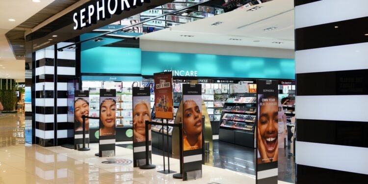Štai kaip gauti nemokamų kvepalų „Sephora“ parduotuvėje