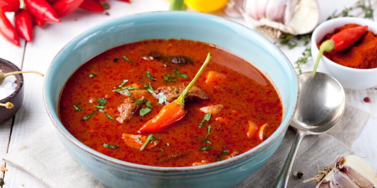 Kuo skiriasi sriuba, troškinys ir čili?