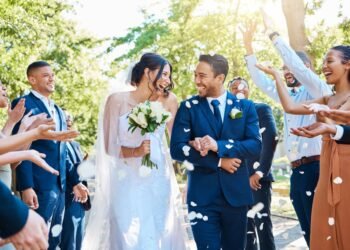 Keista priežastis, kodėl nuotakos per vestuves stovi kairėje pusėje