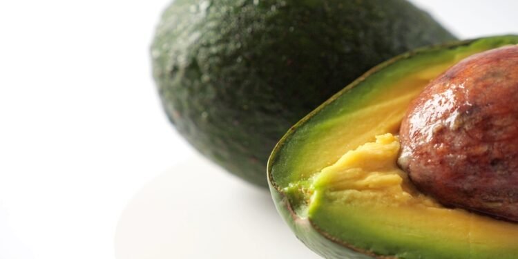 Kaip greitai sunokinti avokadus
