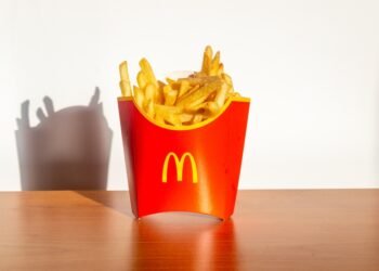Štai slapta sudedamoji dalis, suteikianti „McDonald’s“ bulvytėms priklausomybę keliantį skonį