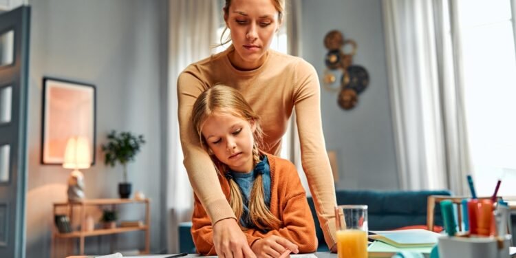 Mokslininkai teigia: reiklios mamos užaugina sėkmingesnes dukteris