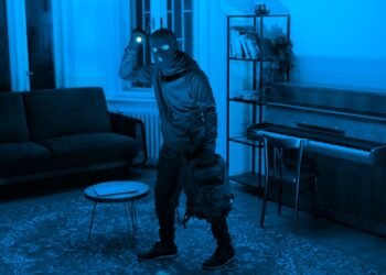 Pirmiausia įsilaužėliai ieško vertybių šiame kambaryje