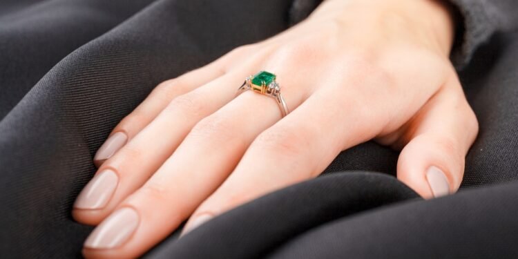 Kodėl oda pasidaro žalia nuo kai kurių papuošalų