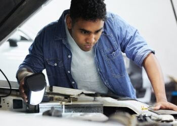 Kodėl negalima ignoruoti įsižiebusio variklio patikros įspėjimo