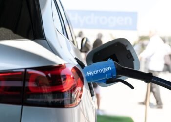 Tikroji skirtis tarp firminių ir nefirminių degalų