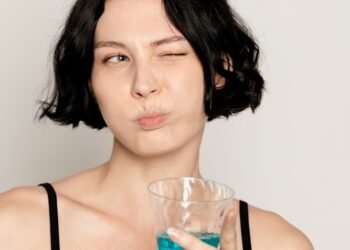 Tam tikrų burnos skalavimo skysčių paslėptos grėsmės sveikatai