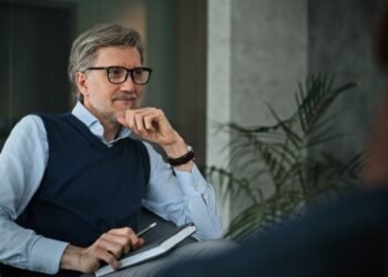 Psichologas paaiškina, kodėl garsenybių mirtis mus taip stipriai paveikia