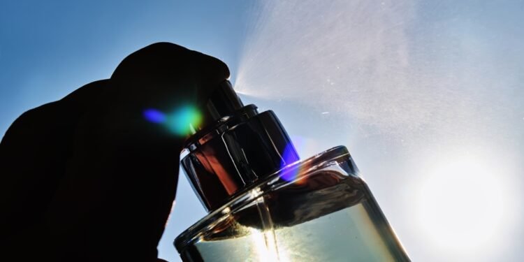 5 vietos, ant kurių niekada nereikėtų purkšti kvepalų