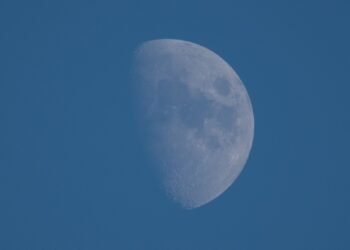 Štai kodėl kartais Mėnulį matome dieną