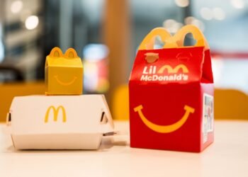 Šie „McDonald’s“ suaugusiųjų „Happy Meal“ žaislai parduodami už tūkstančius dolerių