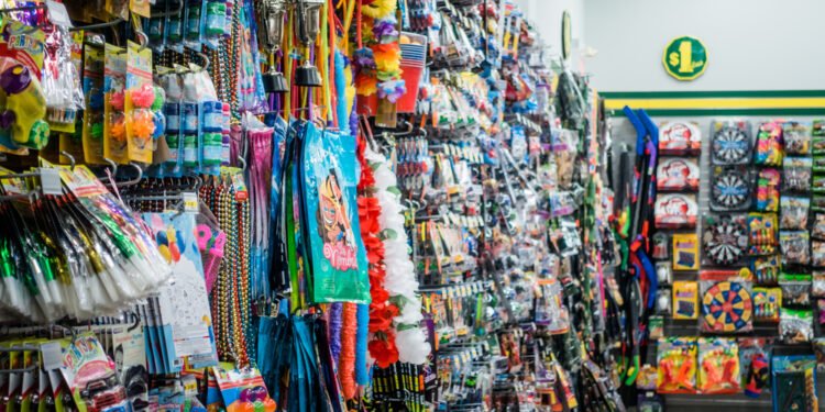 Kaip dolerio parduotuvės uždirba pinigus?