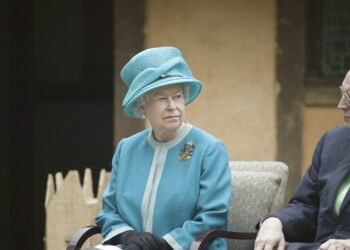 Kvapai, kuriuos per savo vestuves dėvėjo karalienė Elžbieta, princesė Diana, Keit Midlton ir Meghan Markle