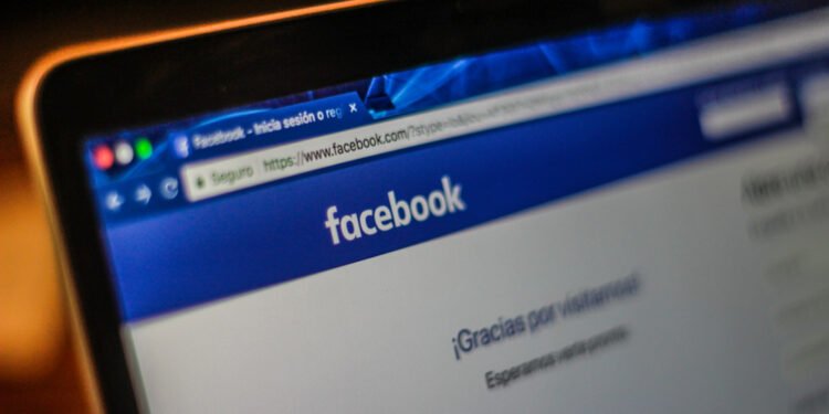 Kaip pakeisti savo vardą „Facebook“