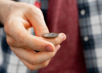 Manai, kad monetos metimas – 50/50? Pagalvok dar kartą