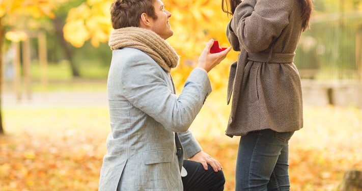Ant kurio kelio priklaupi pasipiršdamas ir kodėl?