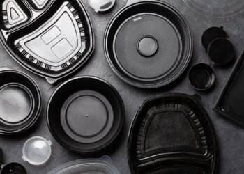 Naujas tyrimas: kodėl reikia nedelsiant atsisakyti juodų išsinešimo indelių