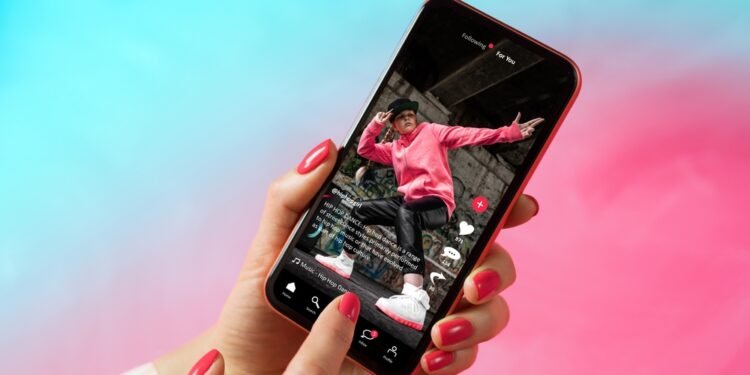 Šiame virusiniame „TikTok“ vaizdo įraše parodoma, kaip idealiai išvirti kiaušinį be lukšto