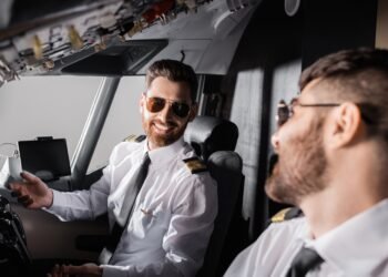 Faktų patikra: Ar tikrai lėktuvo pilotas ir antrasis pilotas valgo skirtingus patiekalus?