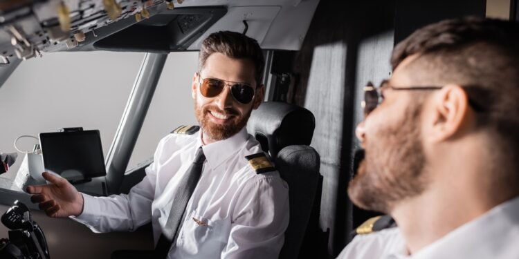 Faktų patikra: Ar tikrai lėktuvo pilotas ir antrasis pilotas valgo skirtingus patiekalus?