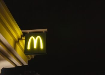 Kodėl „McDonald’s” Atsisakė Bendradarbiauti su „Burger King” dėl „McWhopper” Idėjos