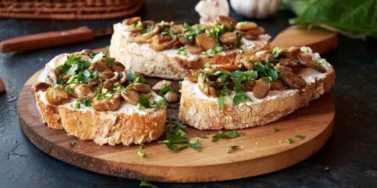 Štai kodėl restoranų česnakinė duona visada skanesnė