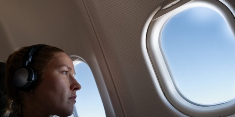 Viralinis „TikTok“ adapteris: paprastas būdas prijungti „Bluetooth“ ausines prie lėktuvo TV