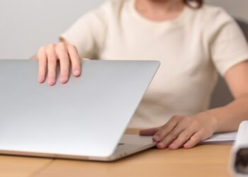 Ar kenksminga priverstinai išjungti kompiuterį?